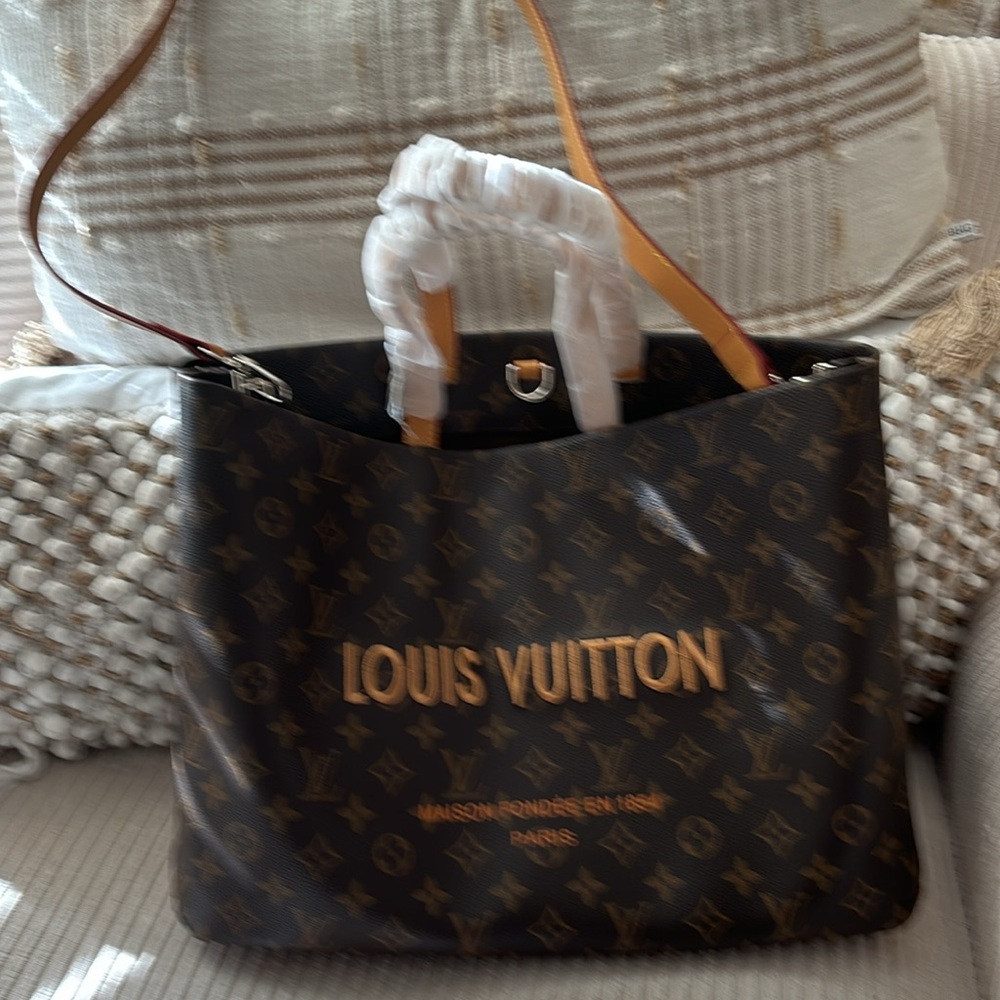 NWT Tote
